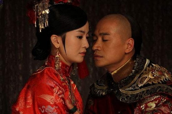 倾城绝恋中为什么皇太后那么喜欢美璃
