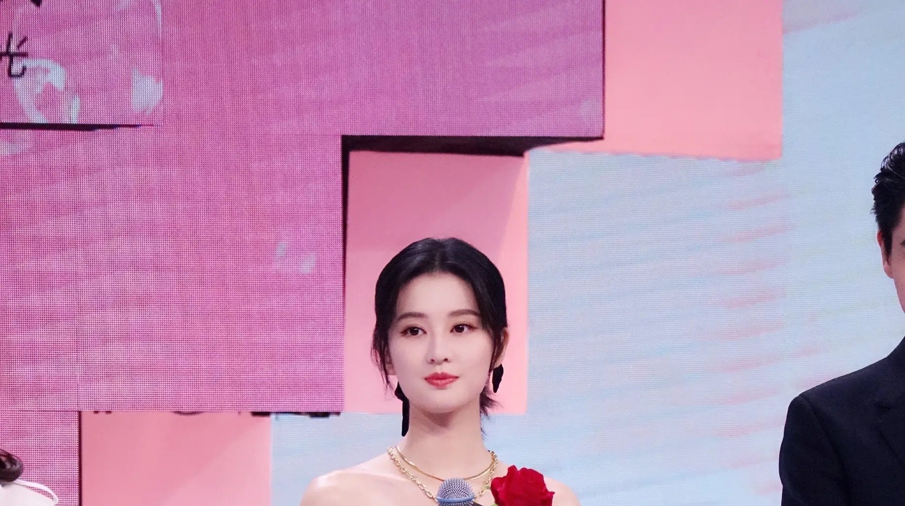 乔欣拍《嫣语赋》番外大片答谢粉丝,你如何评价这个番外?