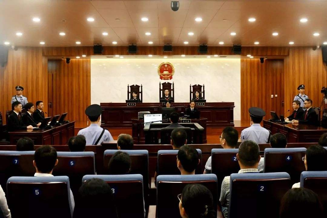 大学教授夫妇家中被杀,凶手竟是儿子,此案有何隐情?