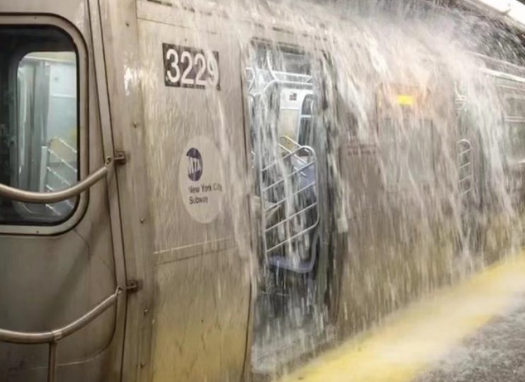 美国新泽西州和纽约州进入紧急状态，此次暴雨造成了多大的损失？