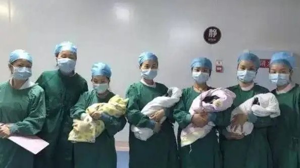贵州一女子生下四胞胎女婴，取名“花好月圆”，是该喜还是该忧？