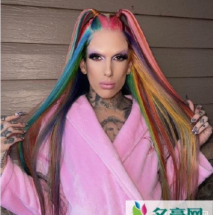 j姐是谁是男生还是女生？j姐是怎么火起来的