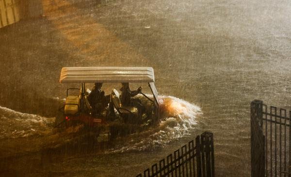 美国新泽西州和纽约州进入紧急状态，此次暴雨造成了多大的损失？