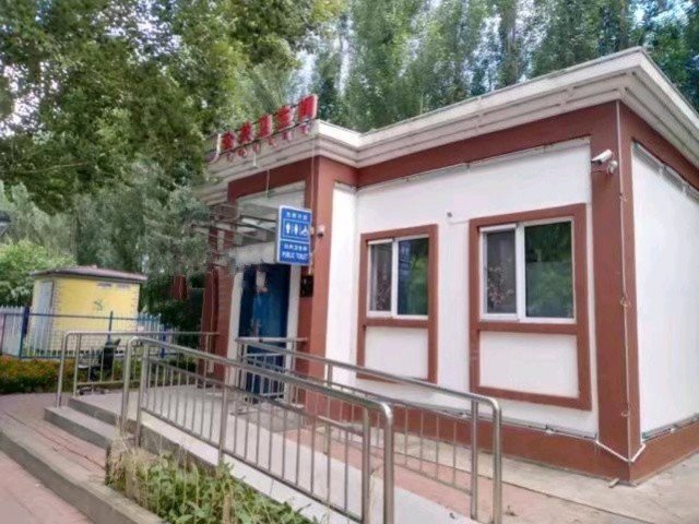 哈尔滨一女厕频频传出大爷叹气声，到底是怎么回事？