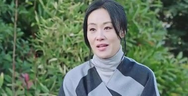 陪读妈妈装睡转身大结局