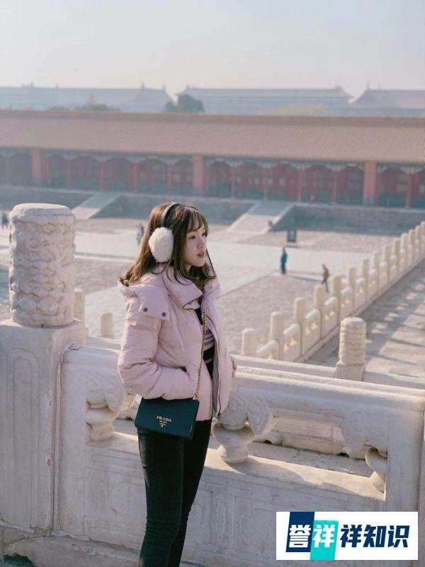 为见偶像一面 何洛沂冒死看恐怖片
