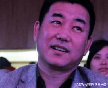 潘长江的亲弟弟也是圈内人,身高长相差距大,站一起都认不出,他是谁?