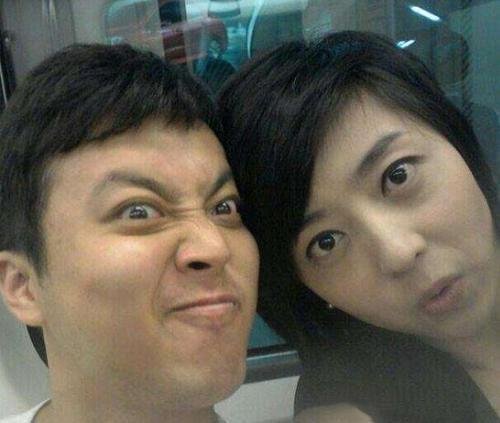 主持人佟瑶在2015年不幸溺亡,这么多年过去了,她丈夫和女儿怎么样了?