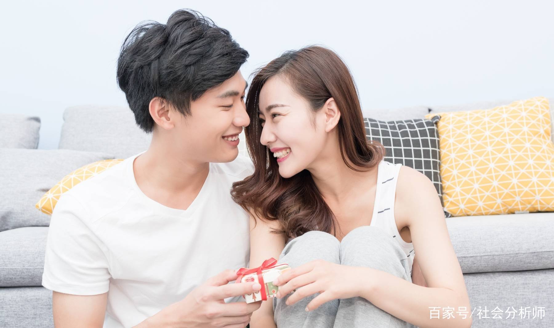 湖南一男子发现妻子与异性同床共枕,暴打第三者,事情的始末是怎样的?