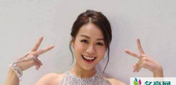 黄心颖返回香港 黄心颖落泪照片曝光被网友吐槽演戏怎么回事