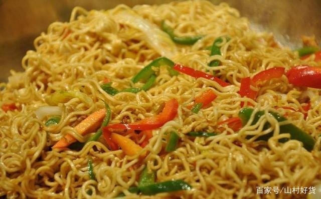 同样是面食,为何面条是直的,而方便面却是弯的呢?