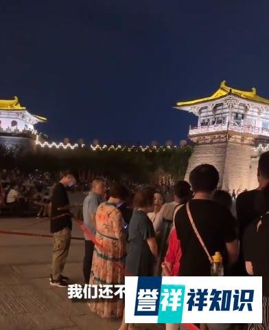 男子称湖北一景区区别对待游客,要等外国人来了才开始表演