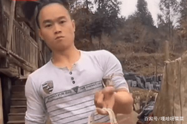 贵州小伙5米外飞扑克削开易拉罐，是现实版“小李飞刀”传人吗?