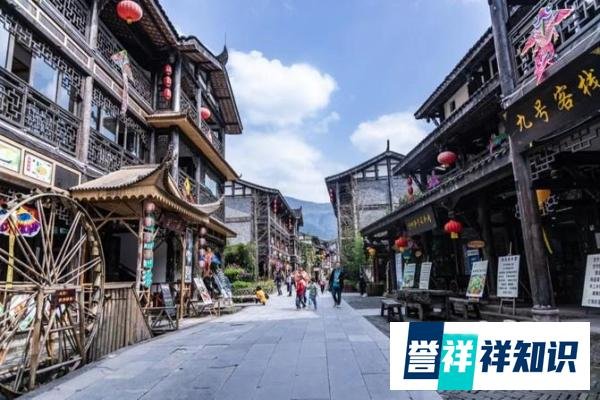 重庆出发一个半小时车程，就能抵达南川金佛山！这里有美食、美景、温泉