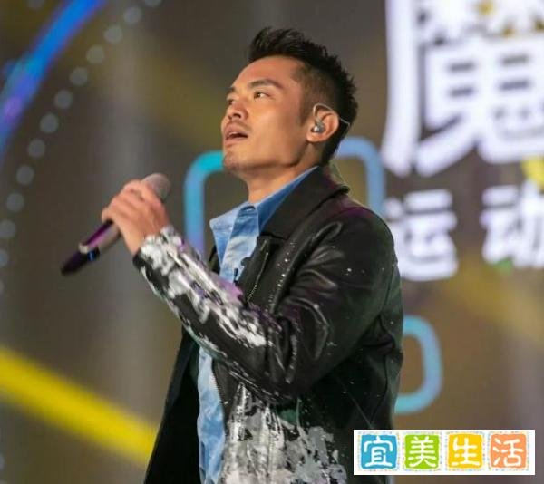 林丹在谢杏芳孕期内,出轨嫩模赵雅淇。视频里,林丹与赵雅淇热吻、相拥。林丹随即发文道歉