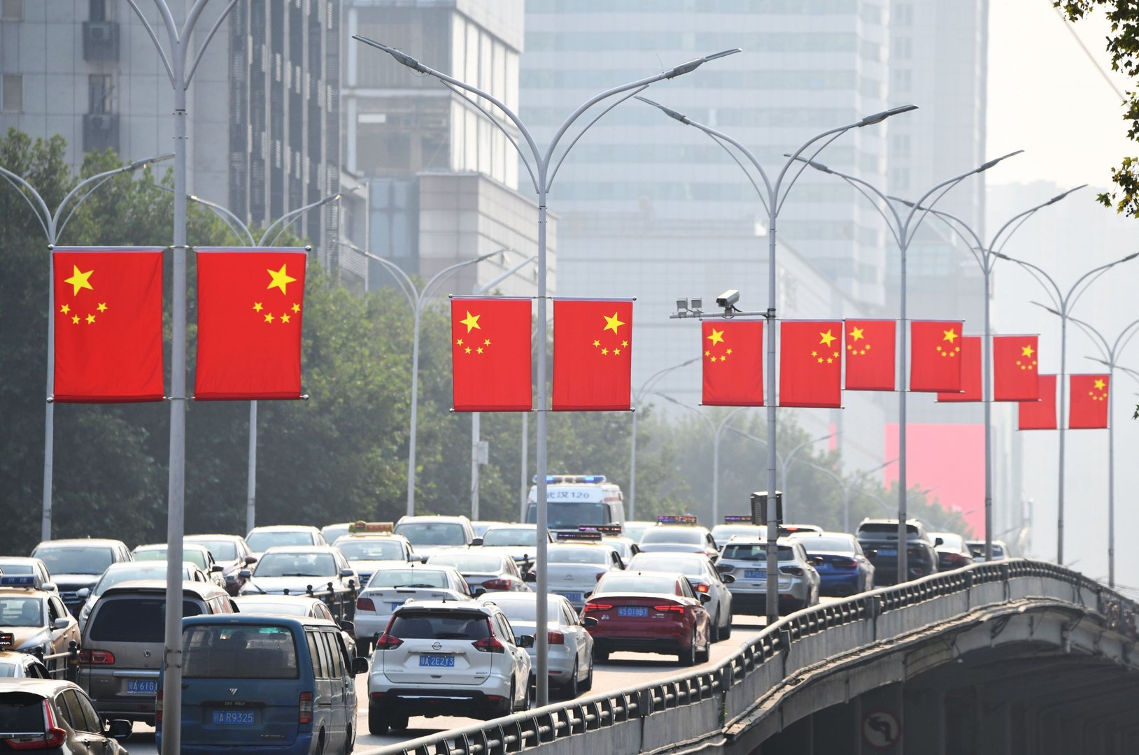 11万面国旗迎国庆,深圳满城尽是“中国红”,你对这一幕有何感触?