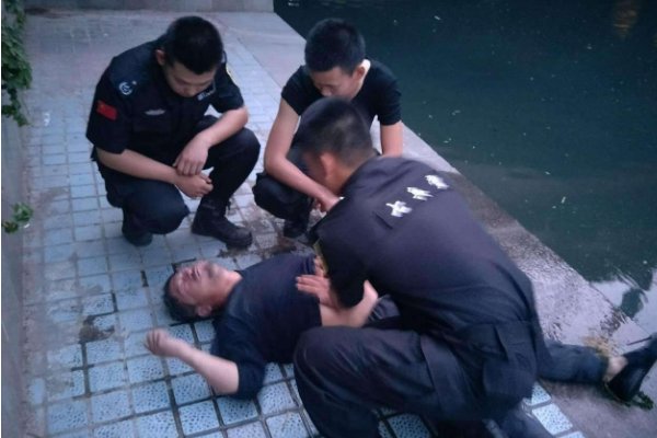 获救男孩妈妈向救命恩马致歉,她是怎么说的?