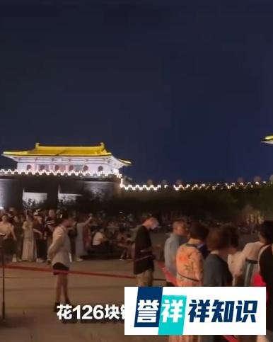 男子称湖北一景区区别对待游客,要等外国人来了才开始表演