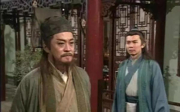 笑傲江湖里,魔教十长老突攻华山,背后究竟谁告的密