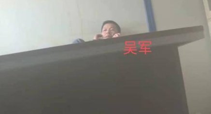 武汉一24岁主播爱上中年大叔,交往一年后被男方拉黑,大叔为何要这么做?