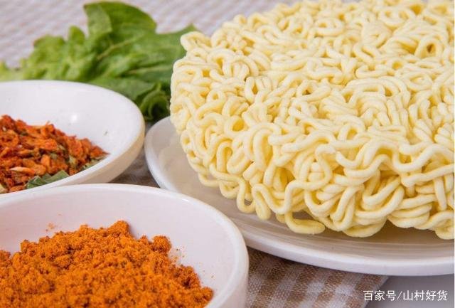 同样是面食，为何面条是直的，而方便面却是弯的呢?