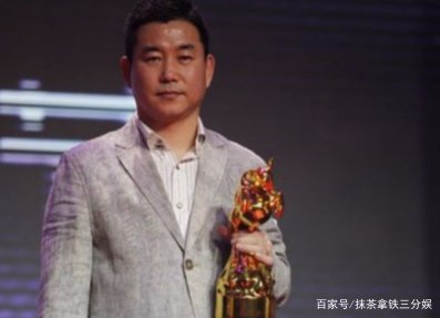 潘长江的亲弟弟也是圈内人,身高长相差距大,站一起都认不出,他是谁?