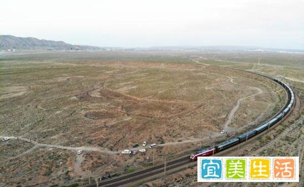 直击兰新线事故路段:弯道密风力强 这是咋情况？