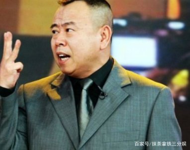 潘长江的亲弟弟也是圈内人,身高长相差距大,站一起都认不出,他是谁?