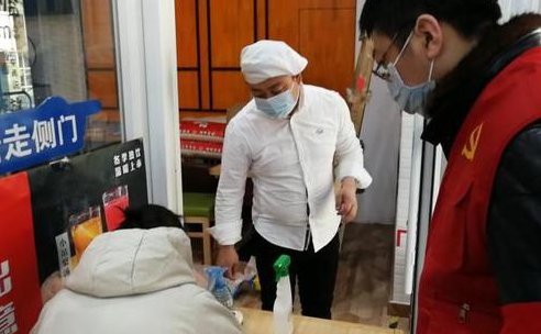 重庆23岁女民警突发疾病倒在岗位上,目前怎么样了?