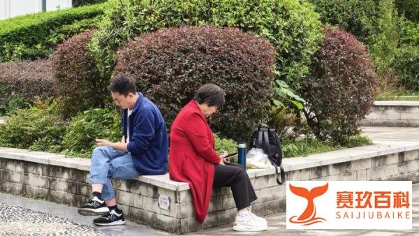 夫妻相濡以沫无疑是一种“最爱”