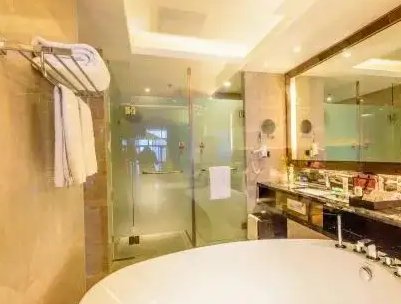 福建一女孩旅游因太热没出酒店，这3天她在酒店是如何度过的？