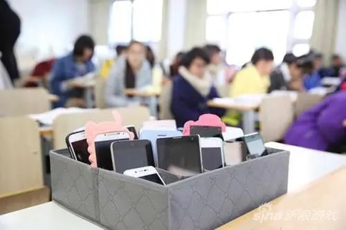 高中老师3年没收108部手机，你赞同老师没收学生的物品吗？