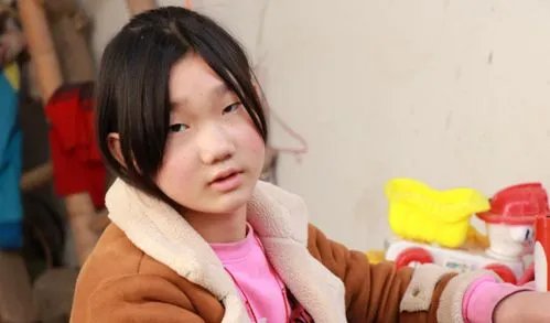12岁女孩看自己5岁视频一脸惊讶,为何很多孩子不记得自己5岁时的样子?