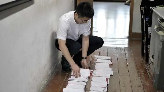 高中老师3年没收108部手机，你赞同老师没收学生的物品吗？