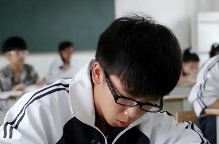 清华北大已与高考900分男生联系！这名男生到底是天赋型还是努力型？