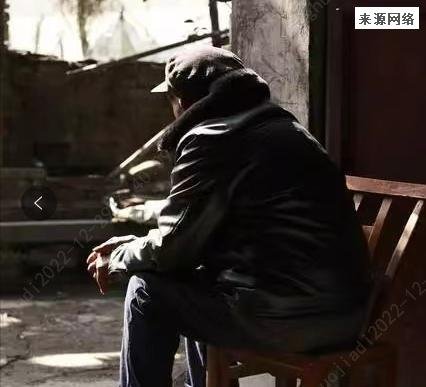 独居老人正在经历双重考验