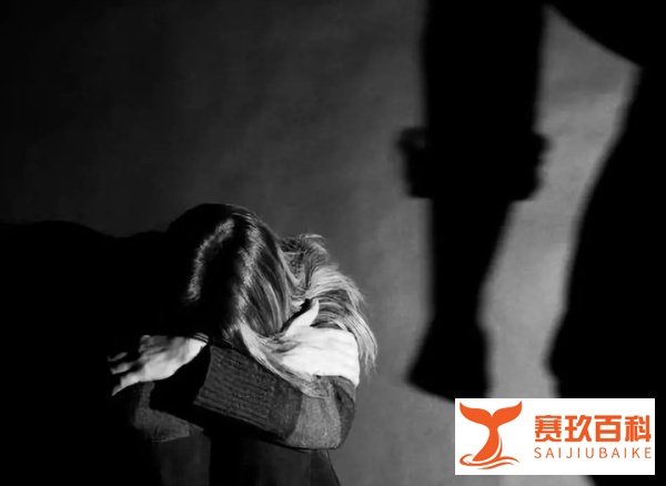 离婚中途,男子抱起妻子丢下桥,千万不要低估枕边人的恶意