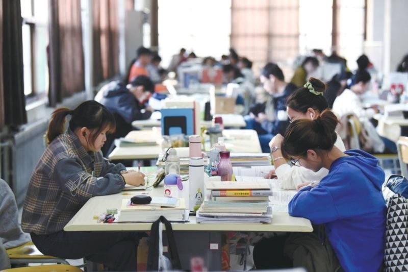 委员建议大学本科实行4年至8年弹性学制，这一建议的本意是什么？