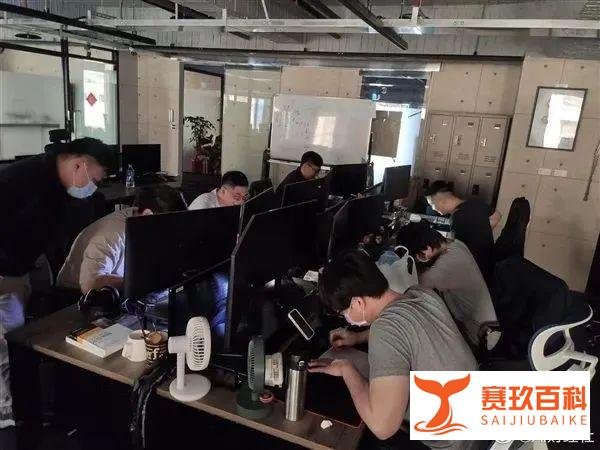 公司停电了，让员工手写代码......