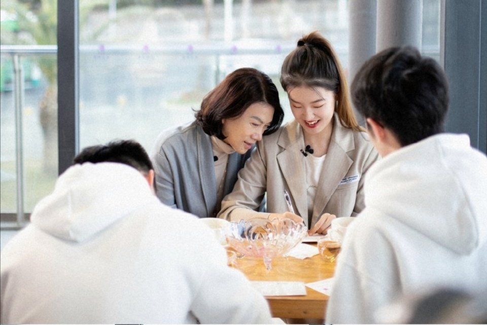 22 岁女孩孟羽童入职格力成为董明珠秘书，她真的能成为第二个董明珠吗？