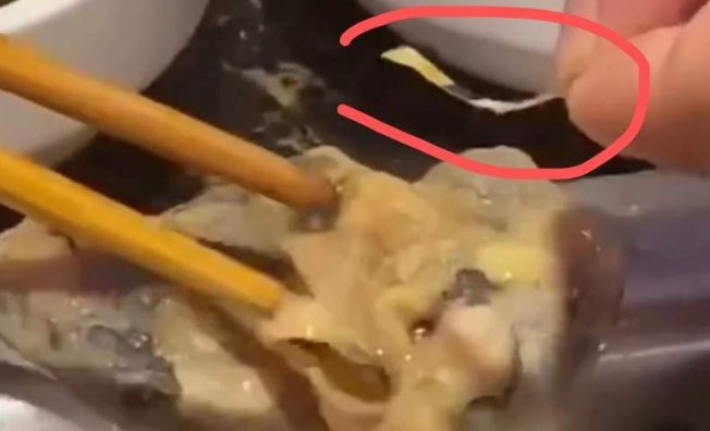 海底捞“塑料乌鸡卷”事件是怎么回事？