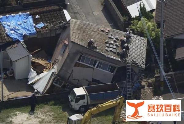 为预防特大地震，日本民众抢水抢粮！有超市开始限购一瓶矿泉水！