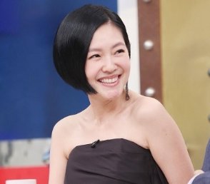 小S回应不当言论，求情不要封杀自己，半天丢掉四个代言损失千万，咋回事？