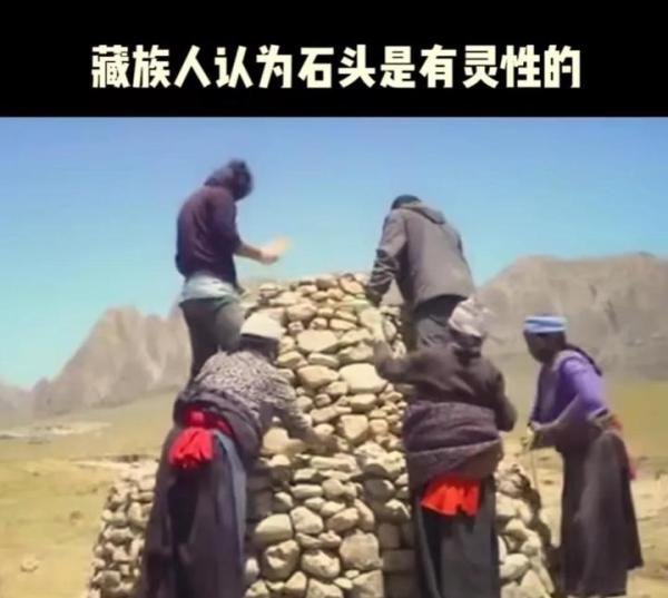 外籍男子在珠穆朗玛峰踢倒“玛尼堆”惹众怒