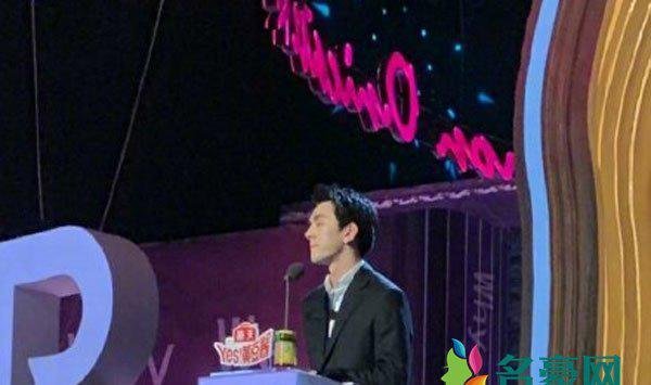 李佳琦加盟吐槽大会 嘴皮子那么溜应该会大火