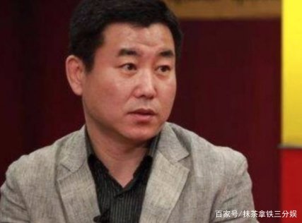 潘长江的亲弟弟也是圈内人,身高长相差距大,站一起都认不出,他是谁?