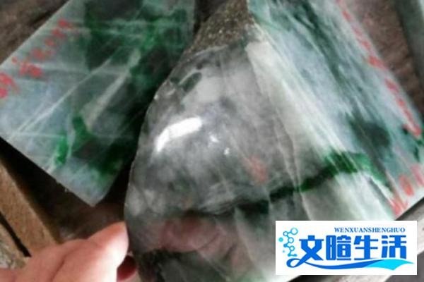 狗屎地里出高绿,什么叫狗屎地?