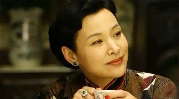 豆瓣9.0陈冲《猫鱼》:陈冲的耀眼和成功原来是“装出来的”!