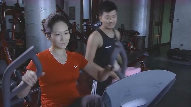 女富婆因丈夫丧失性功能,出轨健身教练,事情的后续是怎样的?