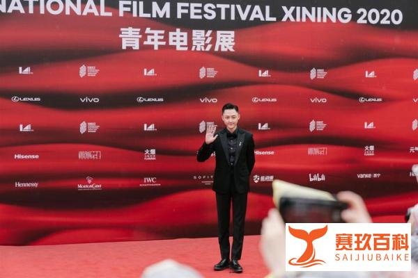 都金翰亮相FIRST青年电影展 帅气造型尽显风度